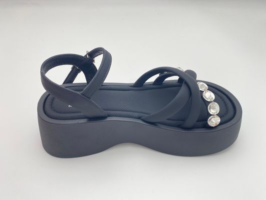 Sandals noirs de fond féminin en cuir authentique en été