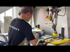 Des expositions de chaussures pour femmes